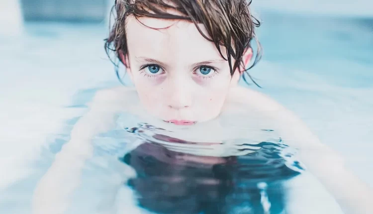 Sonhar com piscina: interpretações que revelam emoções profundas