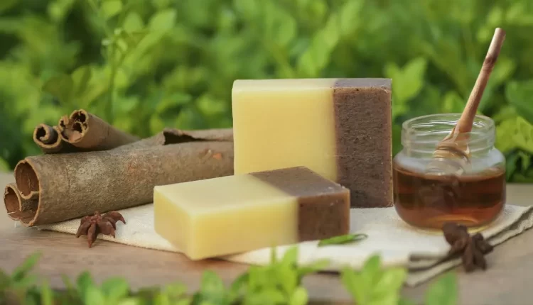 Banho de canela: benefícios espirituais e energéticos surpreendentes