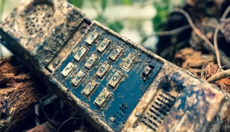 Sonhar com tela de celular quebrada: mensagens ocultas sobre comunicação
